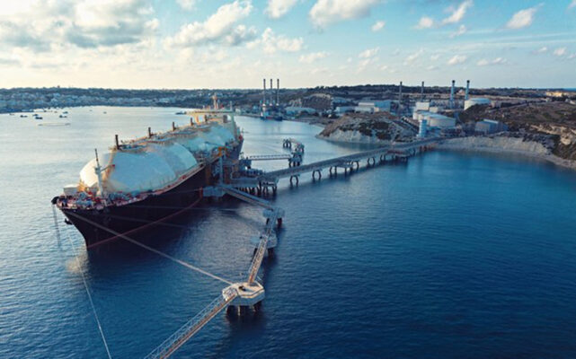 Ảnh minh họa trạm LNG nổi. (Nguồn: Getty Images/TTXVN)